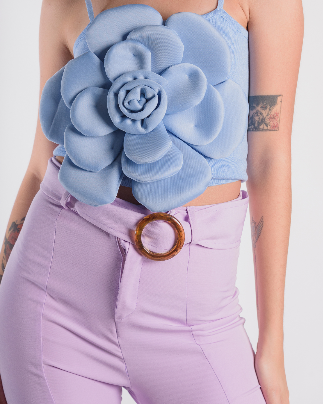 Belt color pants