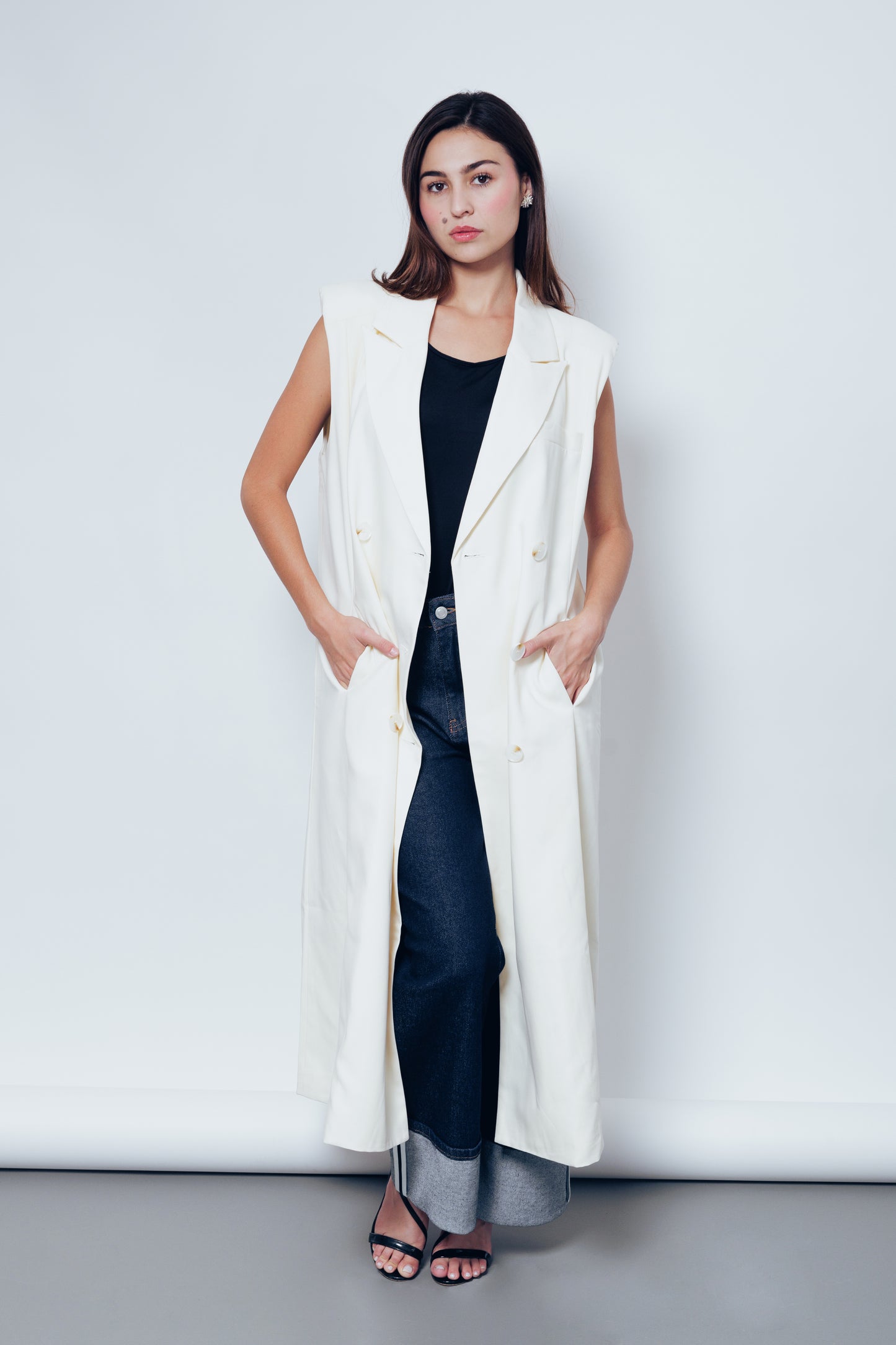 Sleveeless longline blazer