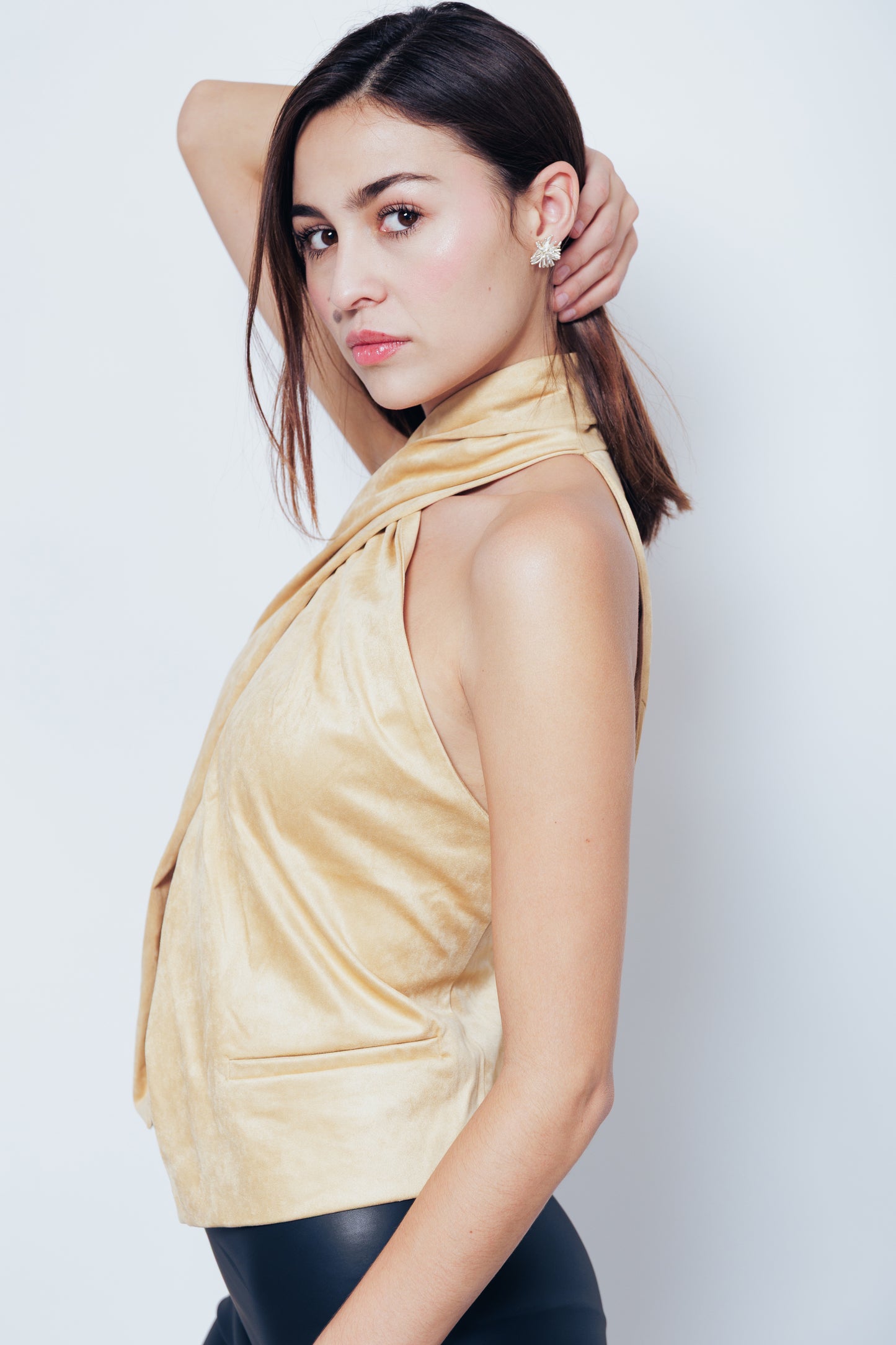 Sleeveles beige halter